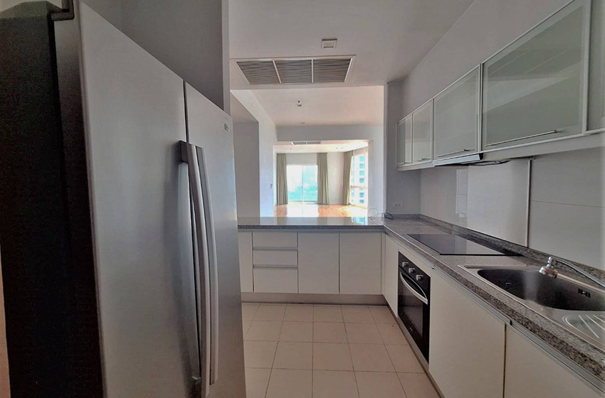 Condominium in Sukhumvit : Millennium Residence 